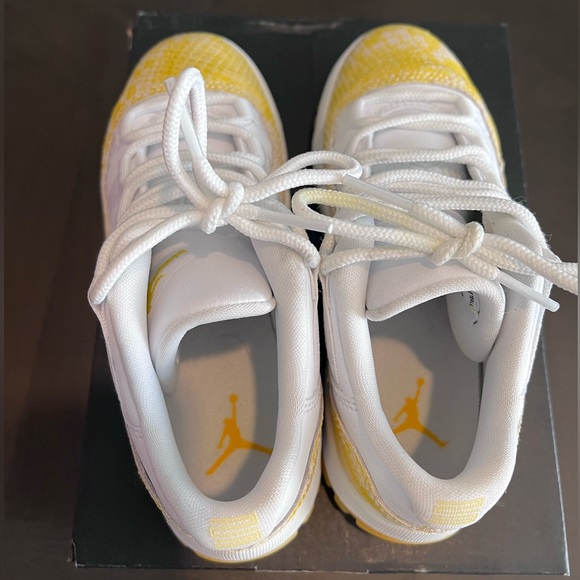 Jordan 11 Low 'Yellow Python' - Picture 5 of 10